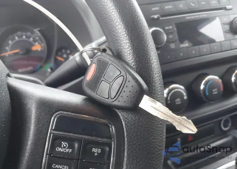 2016 Jeep Compass Sport z USA, uszkodzony, nr VIN 1C4NJDBB2GD657149